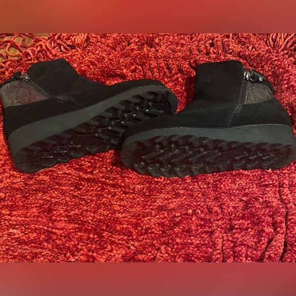 Bear paw Boots - Picture 2 of 4